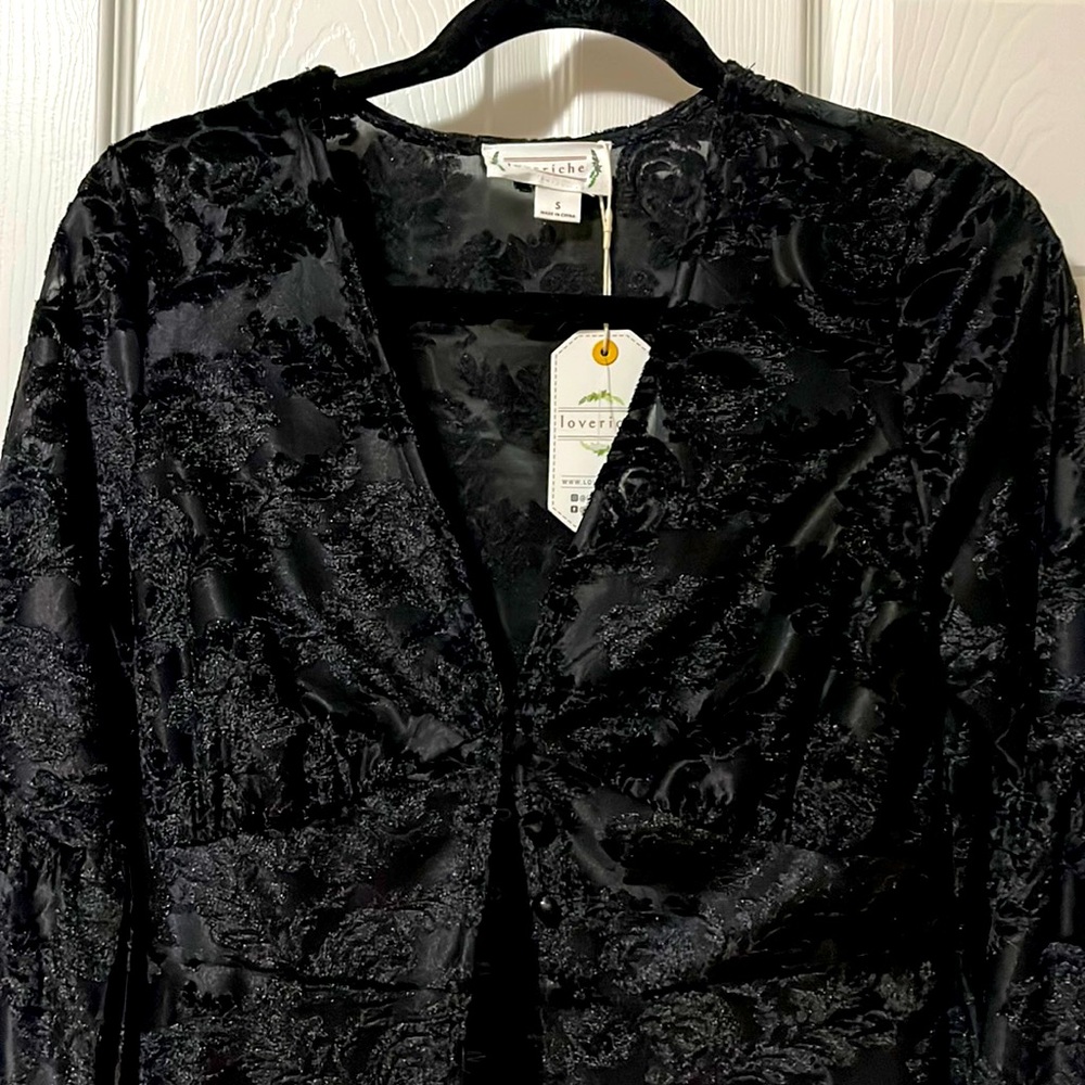 NWT Loveriche black velvet duster with bell sleeves Size S